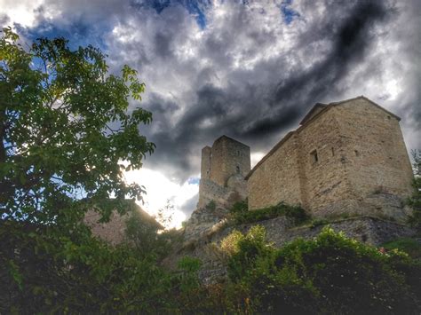 Castello Di Carpineti E Nuvoloni Redacon