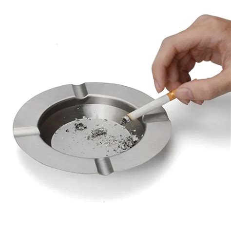 Stainless Steel Round Cigarette Lidded Ashtray Silver Portable Useful Ashtray Cigarette