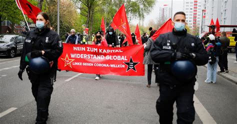 Demonstracije Irom Sveta Povodom Maja Hiljade Ljudi Na Ulicama