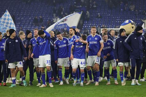 Fc Schalke 04 Schalke 04 In Kaiserslautern Heute Live Im Tv Und Stream