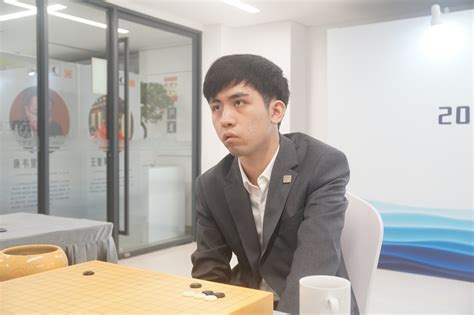 大棋士赛芈昱廷胜唐韦星 将与杨楷文争夺挑战权 杨楷文 棋士赛 唐韦星 新浪新闻