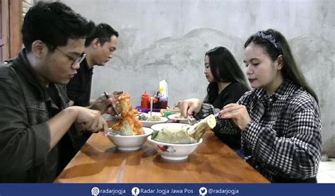 Bakso Tetelan Janda Ngamuk Lengkap Gurih Sampai Pedas Radar Jogja