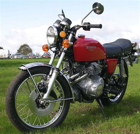 Honda Cb 400 Four Moto D Epoca Qui Con Curiosità Caratteristiche Video E Foto