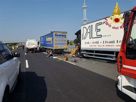 Gravissimo Incidente Autostrada A Chiusa In Direzione Milano Le Foto