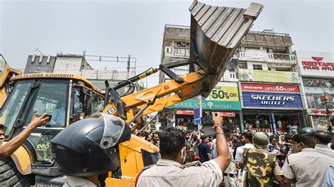 Anti Encroachment Drive Bulldozers Police Force Reach Shaheen Bagh