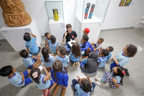 Programa Leva Estudantes Para Visitas Guiadas No Museu De Arte De