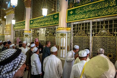 Mengunjungi Makam Nabi Muhammad Dan Taman Surga Di Masjid Nabawi