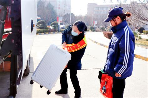 西安纺织城客运站校园直通车 接送学生温暖返乡 陕西 各界新闻网