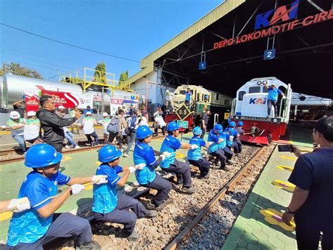 Lomba Tarik Lokomotif Hut Kai Ke Di Daop Cirebon