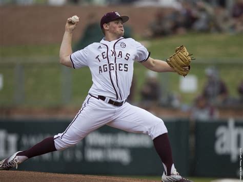 Aggies Weather Storm To Top Missouri 7 2 And Complete The Sweep