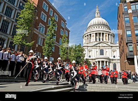 Firefighters remembrance at the National Memorial London Stock Photo ...