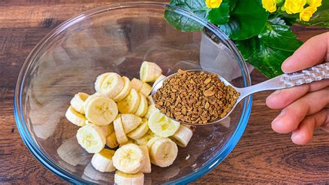 FÜR DIESES LECKERE DESSERT MÜSSEN SIE NUR DEN KAFFEE MIT EINER BANANE