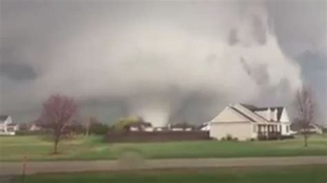 Large Tornado Causes Significant Damage In Central Illinois Abc13 Houston