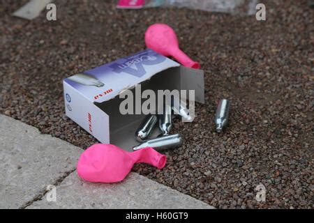 Nitrous Oxide canisters, balloons and boxes litter the Thames Path Stock Photo: 124173725 - Alamy