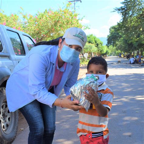 Entrega De Regalos De Navidad Extractora Y Palma Sicarare SAS