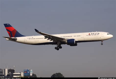 N Nw Delta Air Lines Airbus A Photo By Bj Rn Wylezich Id