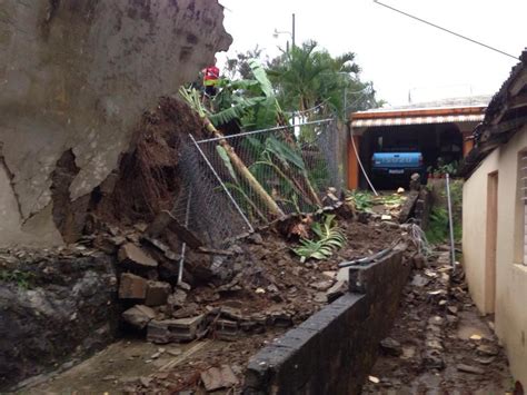 Fuertes Lluvias Y Vientos Provocan Derrumbes Y Da Os A Viviendas En