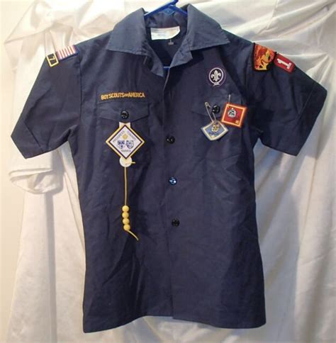 Cub Scouts Uniform Short Sleeve Shirt Youth Size Medium With Badges Ebay