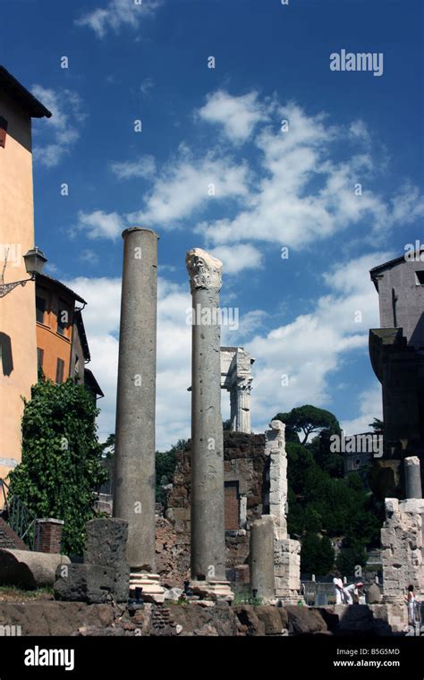 Portico Of Octavia Ruins Fotografías E Imágenes De Alta Resolución Alamy