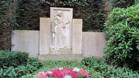 Grabmal der Familie Holtmann Gerling Wiedenbrücker Schule Museum