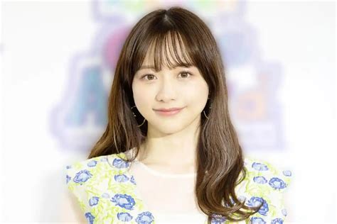 森香澄：元テレ東アナがウエディングドレス姿公開 “美背中”も ファン「透明感ハンパない」「めちゃくちゃエレガント」 Mantanweb