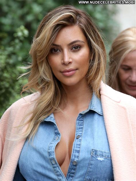 Kim Kardashian Cleavage Paris High Resolution Cleavage Beautiful Babe