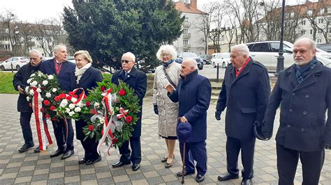 Upami Tnienie W Jana Paw A Ii Na Westerplatte Oraz Przed Pomnikiem