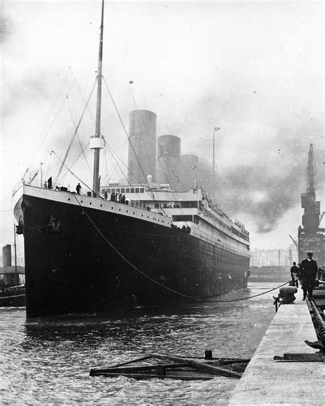 Titanic Ship Docks 1912 South Hampton 8.5 x 11 Photo Photograph Classic