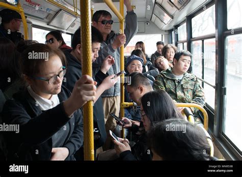 Passeggeri Affollati Autobus Immagini E Fotografie Stock Ad Alta