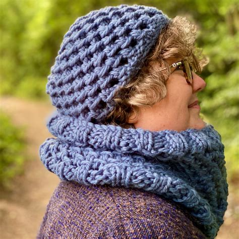 Big Lace Cowl Knitting Pattern - Knit With Hannah