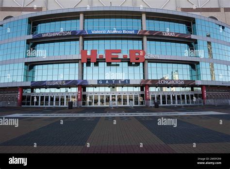 December 28, 2022: The Valero Alamo Bowl entrance prior to the NCAA ...