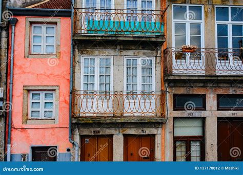 Fachadas Tradicionais De Casas Velhas Em Porto Foto De Stock Imagem