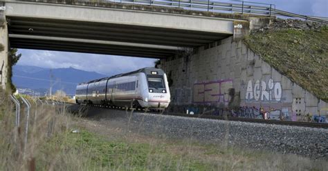 Solo El De Los Abonos Gratuitos Para Trenes De Media Distancia De