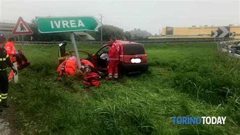 Incidente Mortale Pavone Canavese Autostrada A Fiat Panda Esce