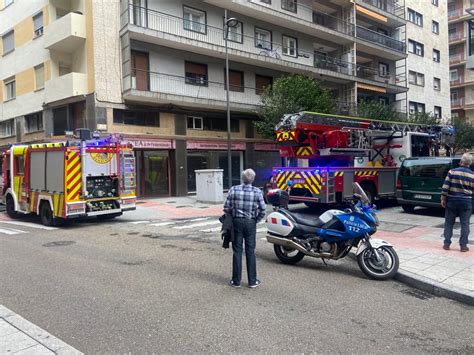 El Incendio De Un Horno En Una Vivienda De La Calle Sánchez Llevot Moviliza A Los Bomberos