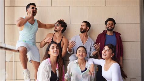 Varun Dhawan Shares Pictures With Happy Focused Faces Kiara Advani Shahid Kapoor Tiger