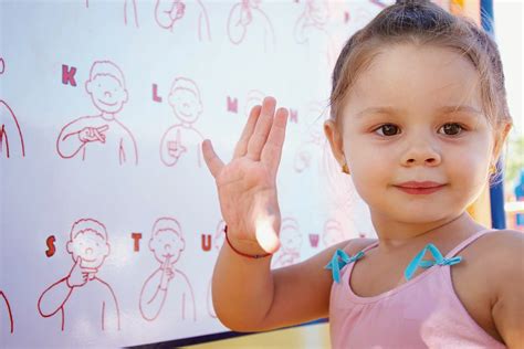 ATENDIMENTO EDUCACIONAL ESPECIALIZADO UFC 2013 A Educação Escolar de