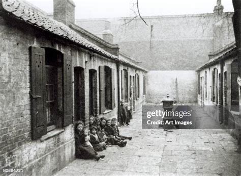 76 London Victorian Slums Stock Photos, High-Res Pictures, and Images ...