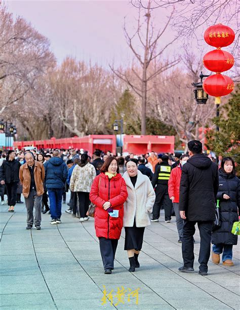 “泉”在济南过大年 正月初一赶庙会，超然楼前人潮涌动 济南社会 舜网新闻