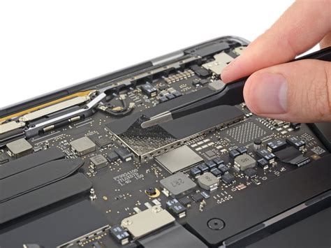 Macbook Pro Teardown zeigt verlötete SSD und modulare Anschlüsse