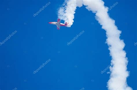 Aerodynamic stall at an air show – Stock Editorial Photo © OlafSpeier ...