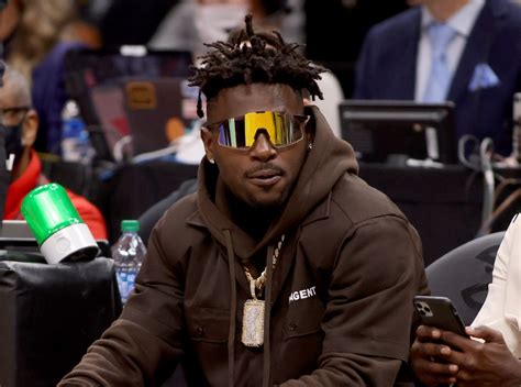 Antonio Brown Slams Woah Vicky For Fueling Relationship Rumors