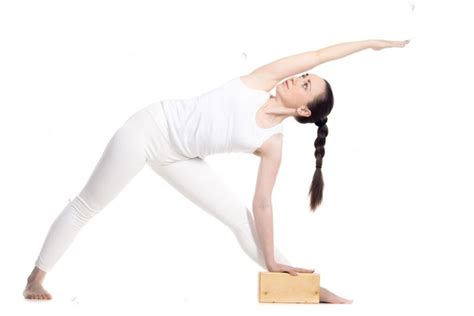 Trikonasana (Triangle Pose): The way to Do, Precautions and Advantages – EINFACHBACKEN.vip