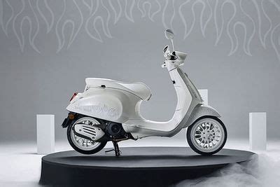 Vespa Justin Bieber Edition Price- Images, Colours, Specs & Reviews