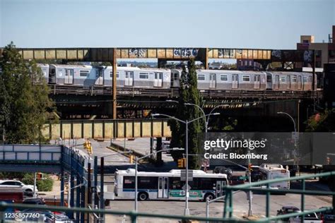 J Train Nyc Photos and Premium High Res Pictures - Getty Images