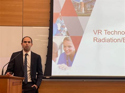 Dr Gary Lewis Presents On Vr Technology For Treatment Uams