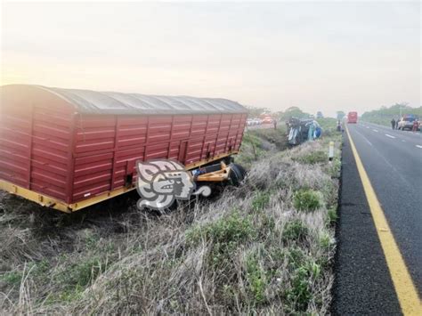 Vuelca Autob S De Turismo En Autopista Del Sur De Veracruz