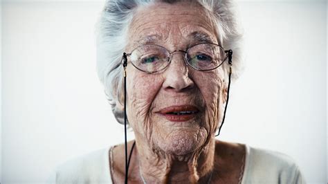 Ltere Oma Masturbiert Mit Ihrer Brille Old Porn