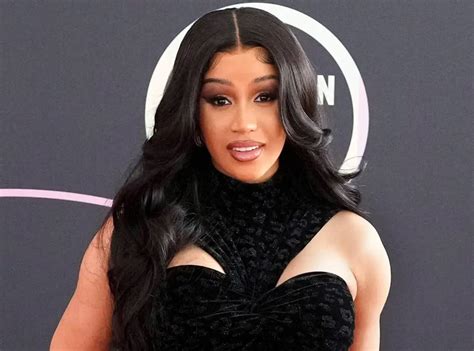 Cardi B Becomes First Female Rapper With 3 Riaa Diamond Singles