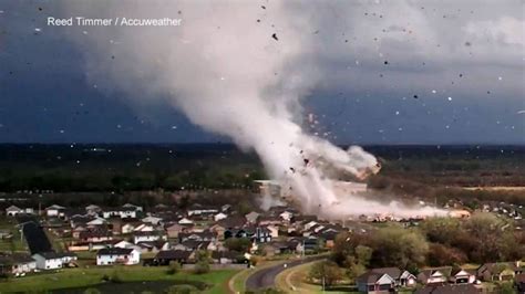 Video Dozens Of Tornadoes Tear Across Midwest Abc News